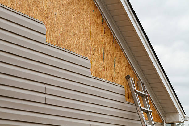 Professional Siding technician working in Willernie, MN